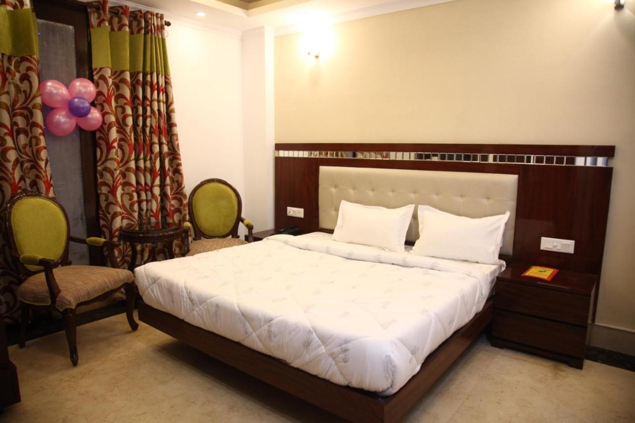 Hotel Dev Residency Vrindāvan Zewnętrze zdjęcie