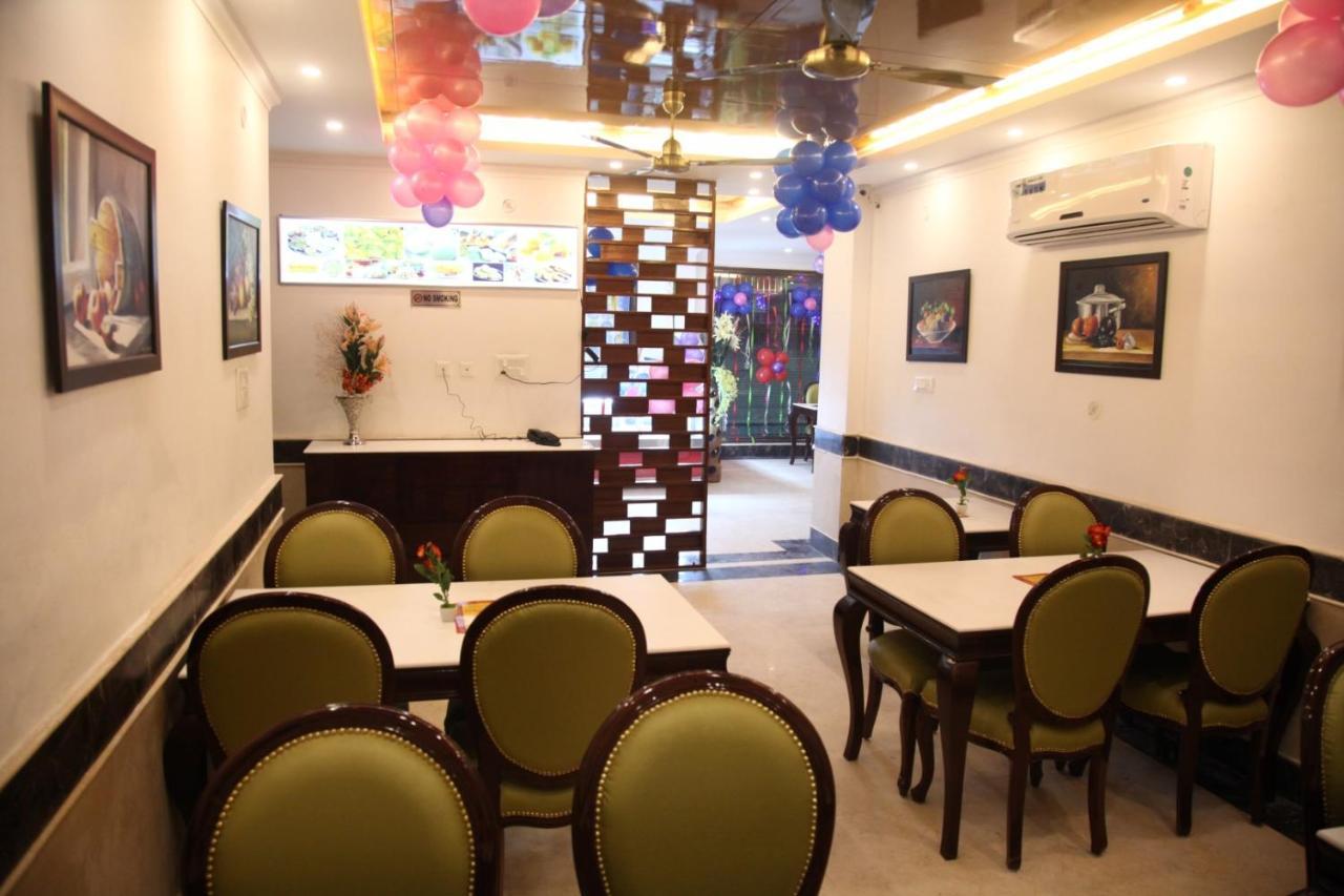 Hotel Dev Residency Vrindāvan Zewnętrze zdjęcie