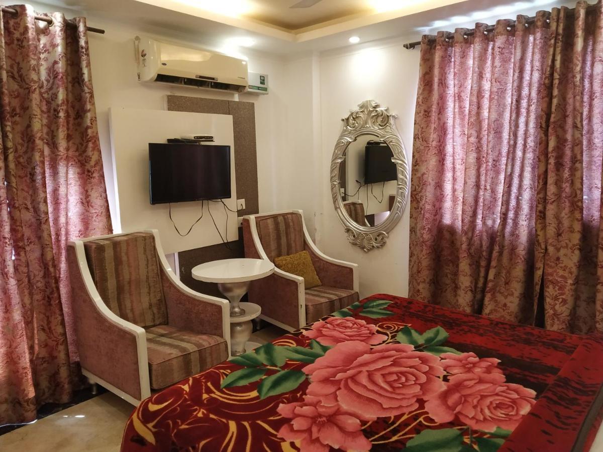 Hotel Dev Residency Vrindāvan Zewnętrze zdjęcie