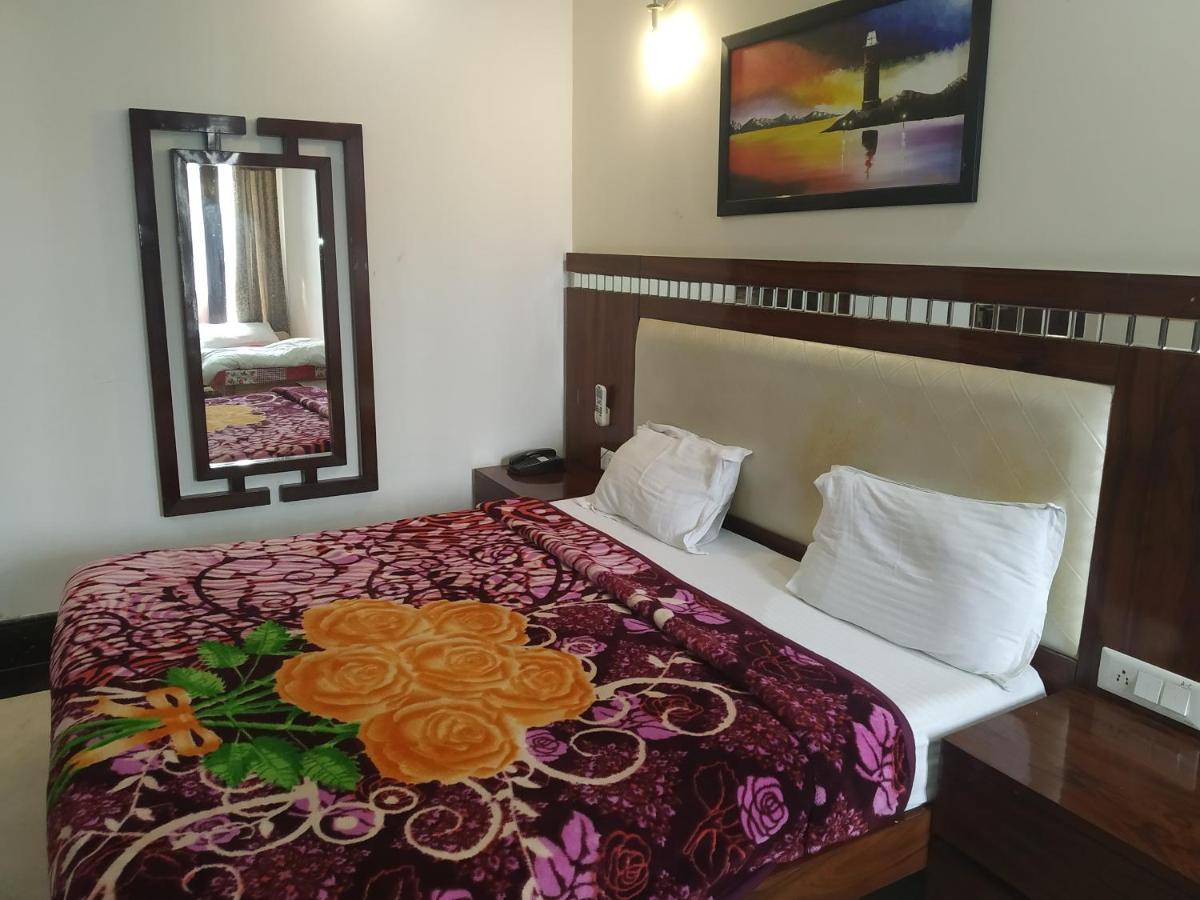 Hotel Dev Residency Vrindāvan Zewnętrze zdjęcie