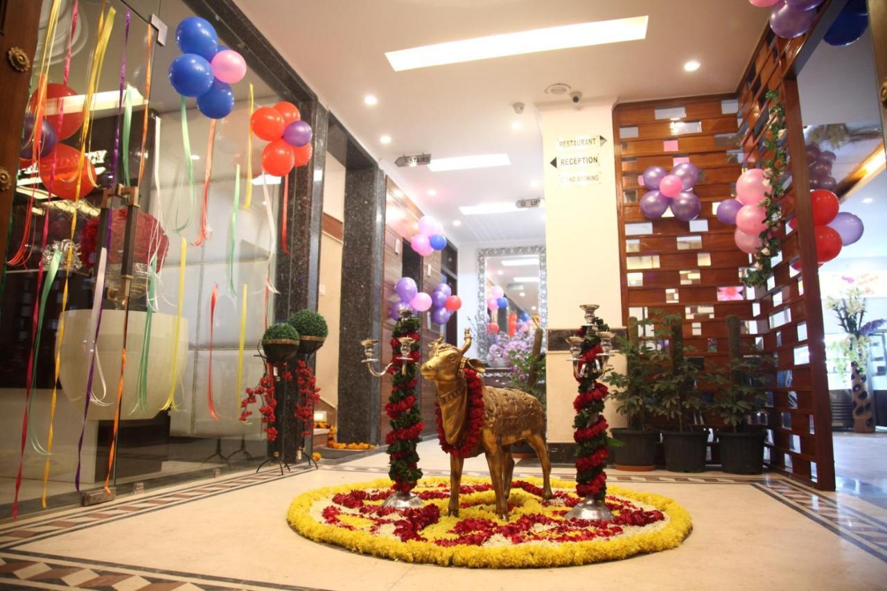 Hotel Dev Residency Vrindāvan Zewnętrze zdjęcie