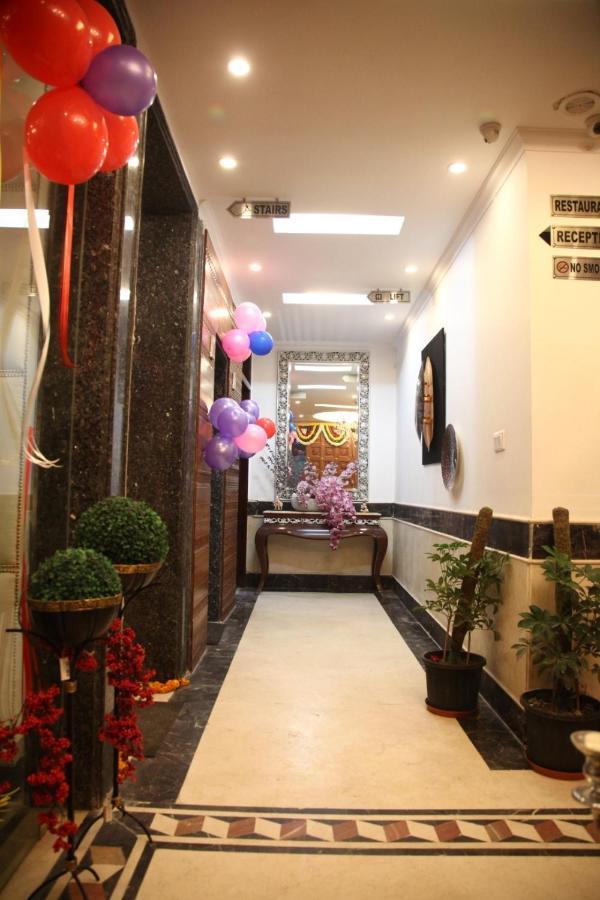 Hotel Dev Residency Vrindāvan Zewnętrze zdjęcie
